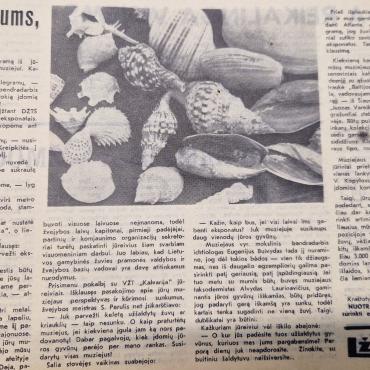 1975 m. balandžio-birželio mėnesiais įvyko pirmoji ekspedicija su Klaipėdos žvejais (VŽT-4389 „Kalvarija“) į Vidurio Rytų Atlantą. XX a. 8-9 dešimt. su žvejybinio laivyno tralerių pagalba rinkti jūrų gyvūnijos egzemplioriai – vėžiagyviai, dygiaodžiai, moliuskai ir žuvys. Apdirbus laboratorijoje jie tapo jūrų faunos preparatų rinkinio muziejinėmis vertybėmis ir eksponatais. Apie jūrų muziejaus rinkinių kaupimo niuansus rašyta to meto spaudoje:Každailis,A. Dėkojame, jums žvejai!, Lietuvos žvejys,1975-08-17 